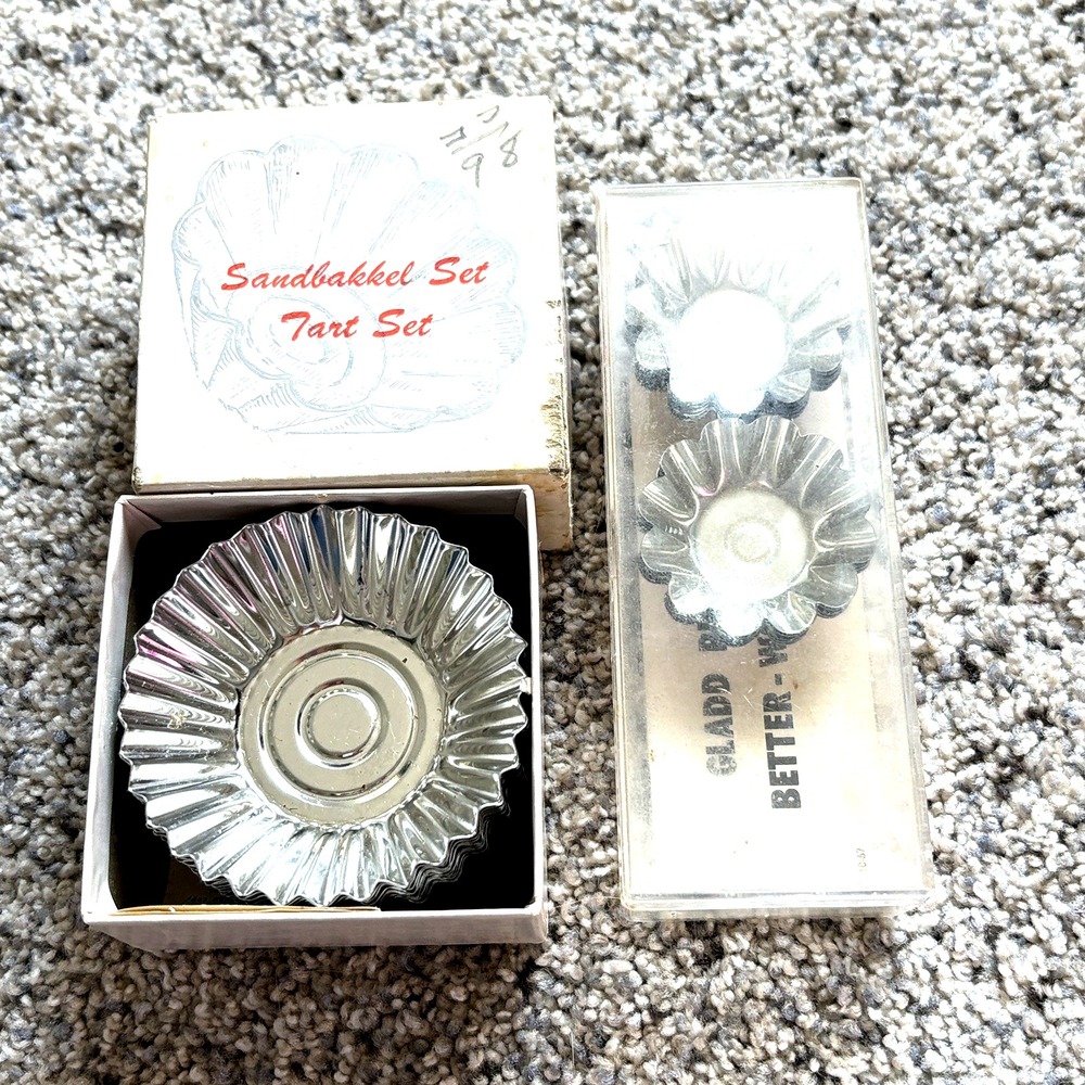 Sandbakkelse metal tart mold ( 15) Sunbuckle, also set 11 of 1" tins orig boxes